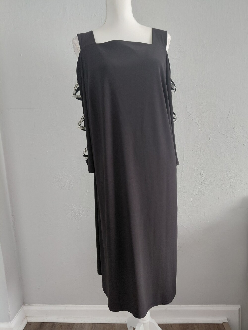 J.B.S. Black Embellished Long Sleeves Midi Glam Cocktail Dress 2X Gently Used
